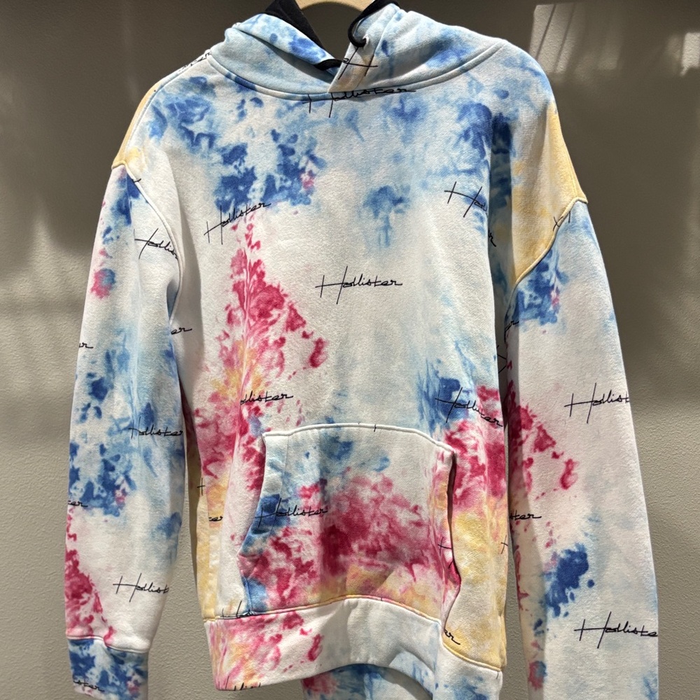 Hollister Must-Have Collection Label